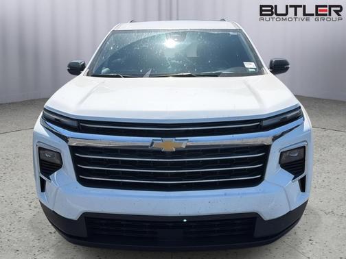 Summit White 2025 Chevrolet Traverse LT