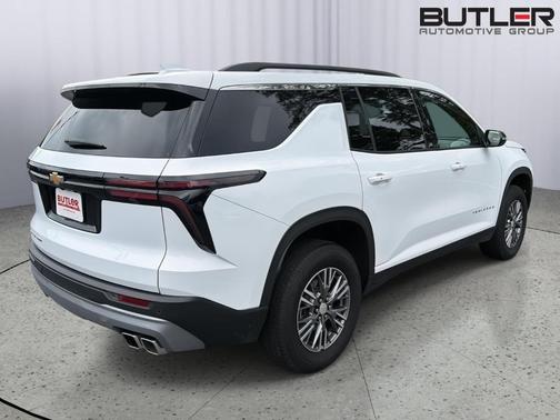 Summit White 2025 Chevrolet Traverse LT