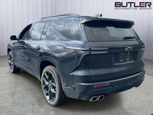 Mosaic Black Metallic 2024 Chevrolet Traverse RS