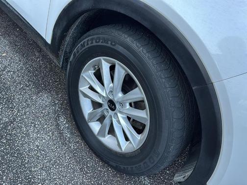 2019 Kia Sorento LX V6