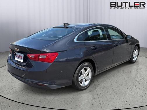 Dark Ash Metallic 2022 Chevrolet Malibu 1LS