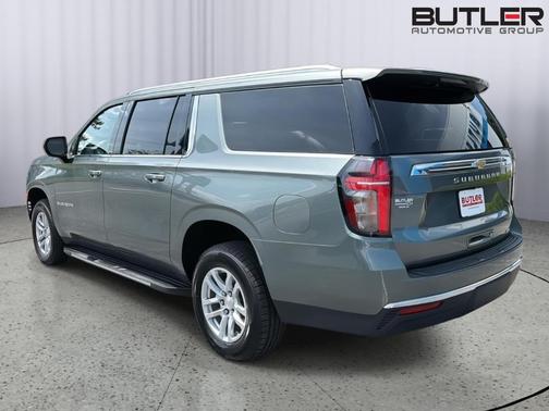 Silver Sage Metallic 2024 Chevrolet Suburban LT
