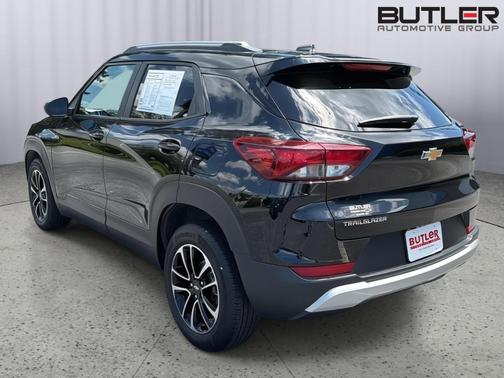 Mosaic Black Metallic 2025 Chevrolet Trailblazer LT