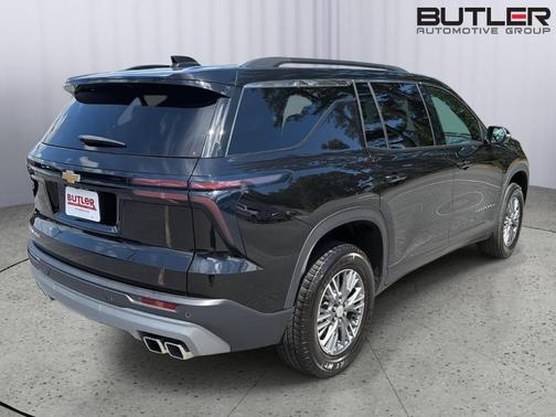 Mosaic Black Metallic 2025 Chevrolet Traverse LT