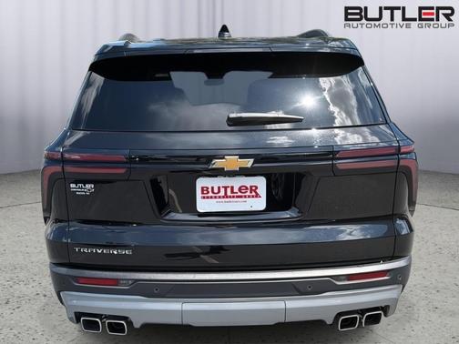 Mosaic Black Metallic 2025 Chevrolet Traverse LT