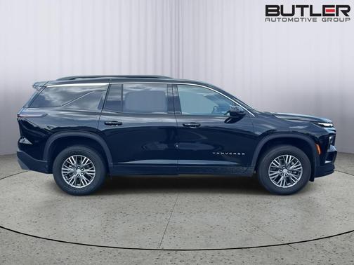 Mosaic Black Metallic 2025 Chevrolet Traverse LT
