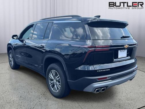 Mosaic Black Metallic 2025 Chevrolet Traverse LT