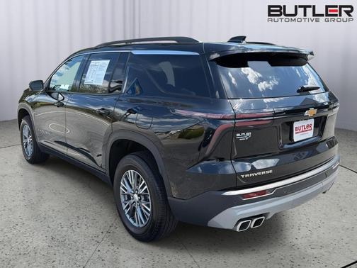 Mosaic Black Metallic 2025 Chevrolet Traverse LT