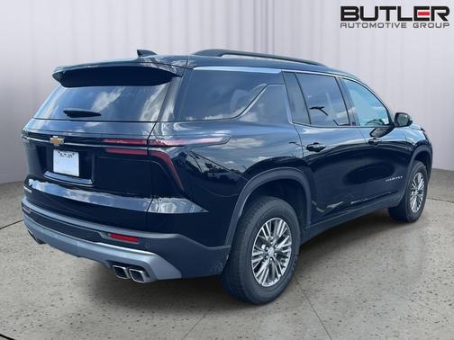 Mosaic Black Metallic 2025 Chevrolet Traverse LT