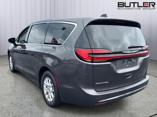 Granite Crystal Clearcoat Metallic 2023 Chrysler Pacifica Touring-L