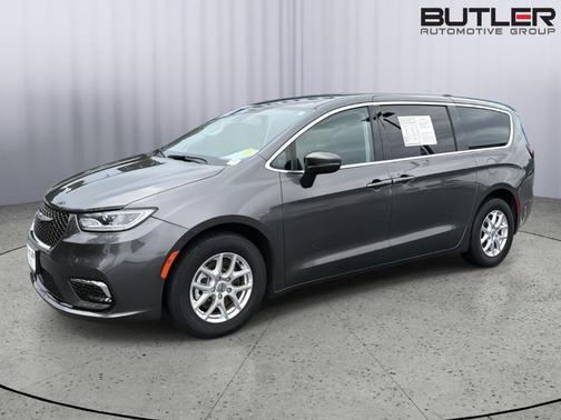 Granite Crystal Clearcoat Metallic 2023 Chrysler Pacifica Touring-L