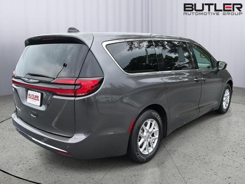Granite Crystal Clearcoat Metallic 2023 Chrysler Pacifica Touring-L