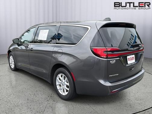 Granite Crystal Clearcoat Metallic 2023 Chrysler Pacifica Touring-L