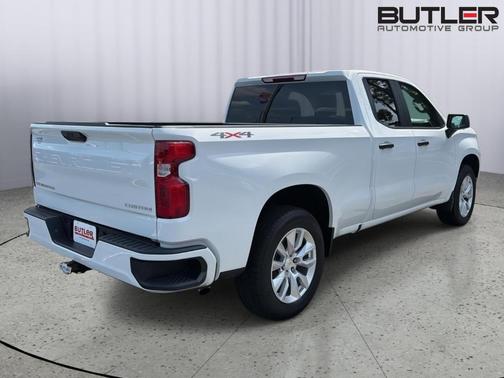 Summit White 2026 Chevrolet Silverado 1500 Custom