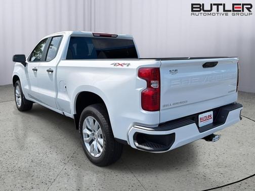 Summit White 2026 Chevrolet Silverado 1500 Custom