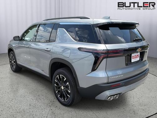 Sterling Gray Metallic 2026 Chevrolet Traverse LT