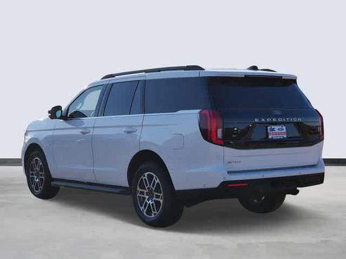 Star White Metallic Tri-Coat 2025 Ford Expedition Active