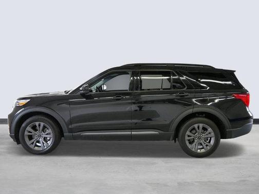 Agate Black Metallic 2024 Ford Explorer XLT