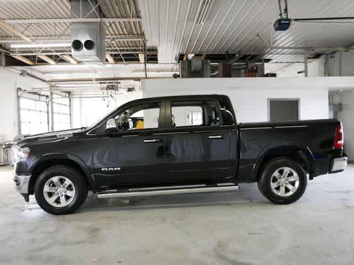 Diamond Black Crystal Pearlcoat 2021 RAM 1500 Laramie