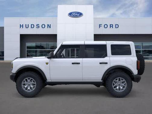 Oxford White 2025 Ford Bronco Badlands
