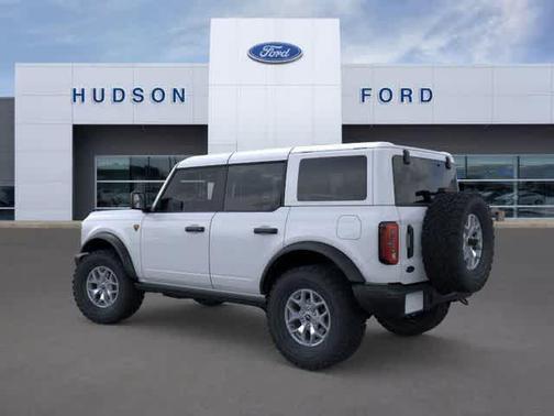 Oxford White 2025 Ford Bronco Badlands