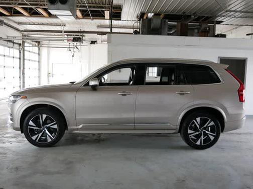 Bright Dusk Metallic 2025 Volvo XC90 B5 Core