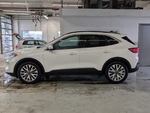 Star White Metallic Tri-Coat 2021 Ford Escape Titanium