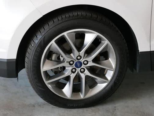 White Platinum Metallic Tri-Coat 2018 Ford Edge Titanium