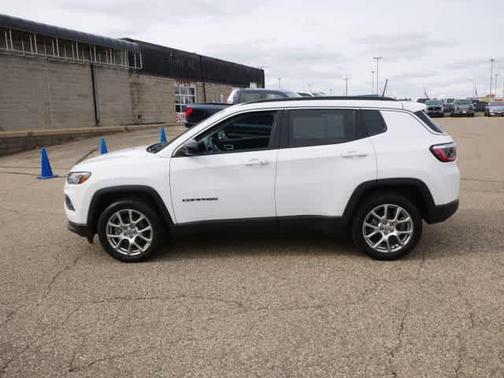 2022 Jeep Compass Latitude Lux
