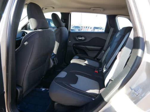 2015 Jeep Cherokee Sport