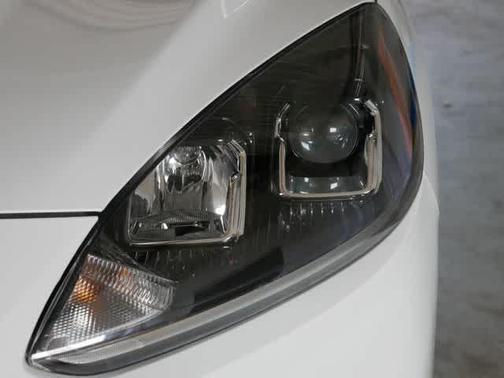 Oxford White 2022 Ford Escape SE