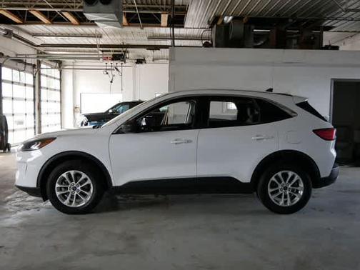 Oxford White 2022 Ford Escape SE