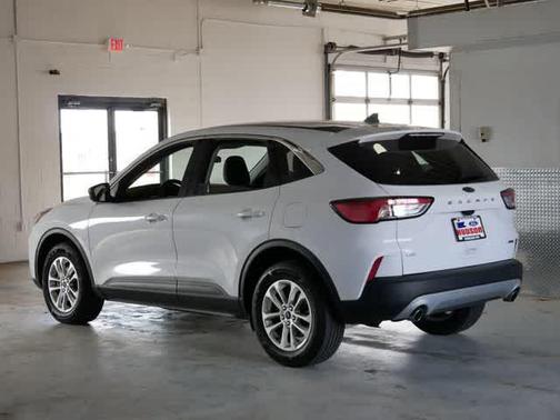 Oxford White 2022 Ford Escape SE
