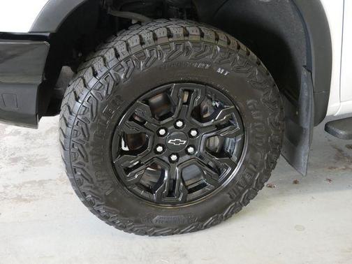 Summit White 2023 Chevrolet Silverado 1500 ZR2