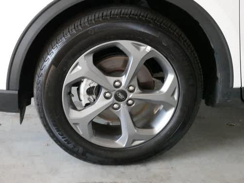Star White Metallic Tri-Coat 2025 Ford Escape ST-Line Select
