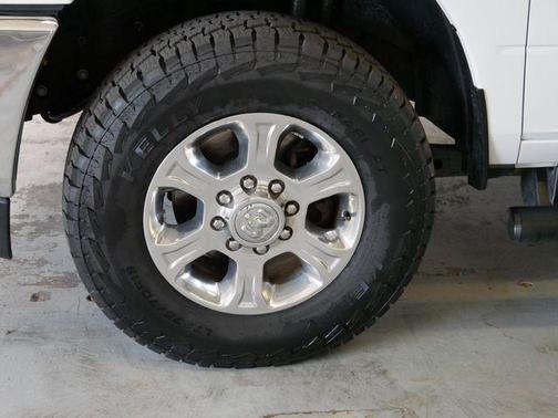 Bright White Clearcoat 2022 RAM 2500 Big Horn Crew Cab 4x4 6'4' Box
