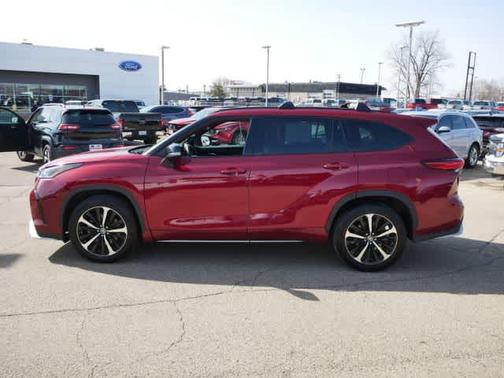 2022 Toyota Highlander XSE