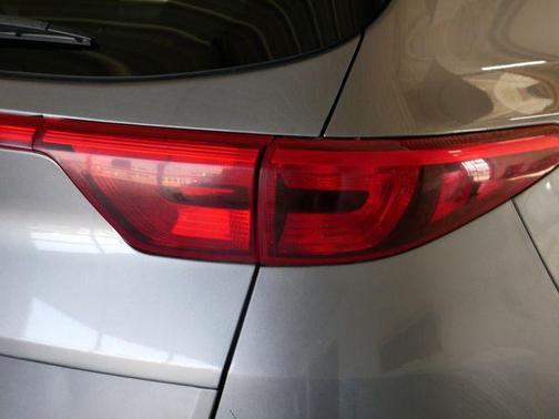 Mineral Silver 2018 Kia Sportage LX