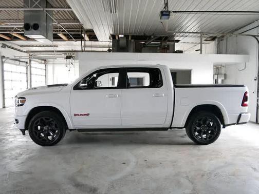 Ivory White Tri-Coat Pearlcoat 2022 RAM 1500 Limited