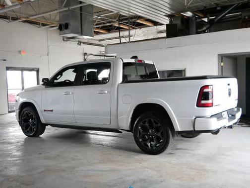 Ivory White Tri-Coat Pearlcoat 2022 RAM 1500 Limited