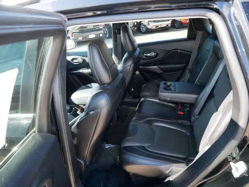 2019 Jeep Cherokee Overland