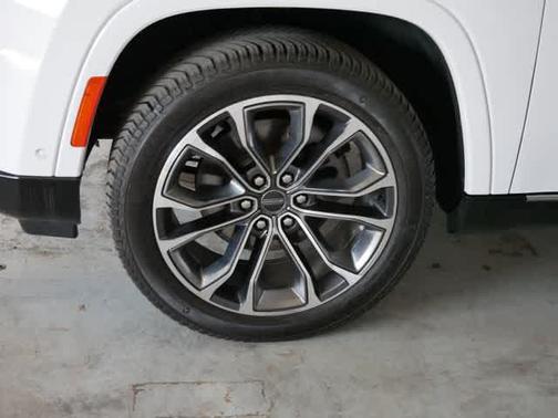 Bright White Clearcoat 2023 Jeep Grand Wagoneer Series III 4x4