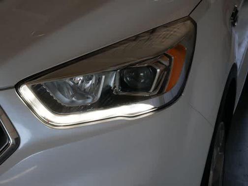 White Platinum Metallic Tri-Coat 2017 Ford Escape Titanium