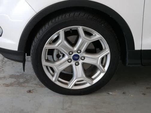 White Platinum Metallic Tri-Coat 2017 Ford Escape Titanium