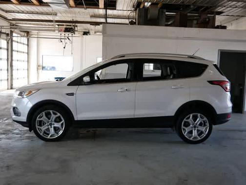 White Platinum Metallic Tri-Coat 2017 Ford Escape Titanium