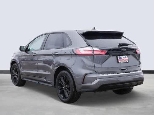 Carbonized Gray Metallic 2023 Ford Edge SE