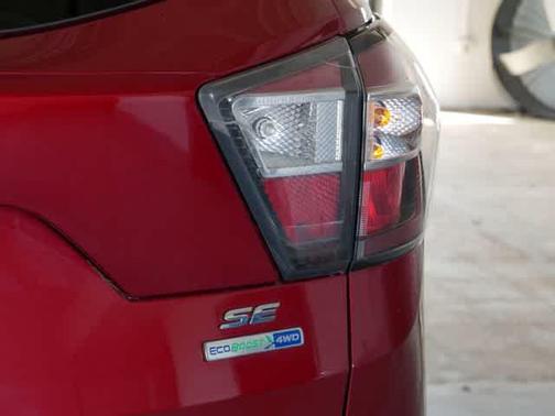 Ruby Red Metallic Tinted Clearcoat 2017 Ford Escape SE