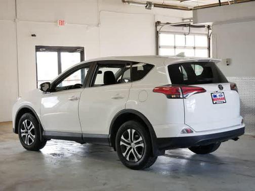 Super White 2018 Toyota RAV4 LE