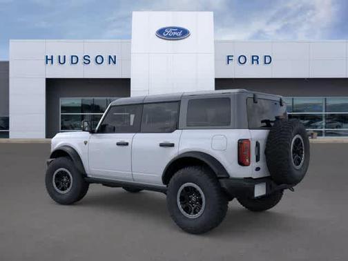 Oxford White 2025 Ford Bronco Badlands
