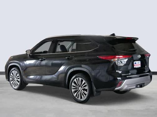 Midnight Black Metallic 2021 Toyota Highlander Platinum